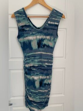 le chateau size XXS Sleeveless V-Neck Midi Dress Blue Green White Side Ruching